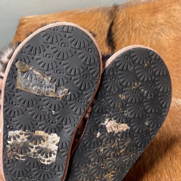 Kids baby UGG winter slippers size 8 check them out very nice thanks 🙏 - Picture 5 of 8